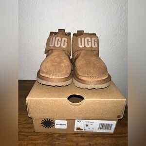 UGG Neumel Graphic
